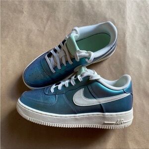 Nike Air Force 1 LV8 Fresh Mint Womens
Size 9.5 Athletic Shoes